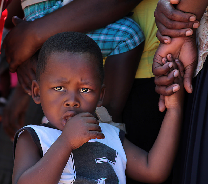 06 child holding hands