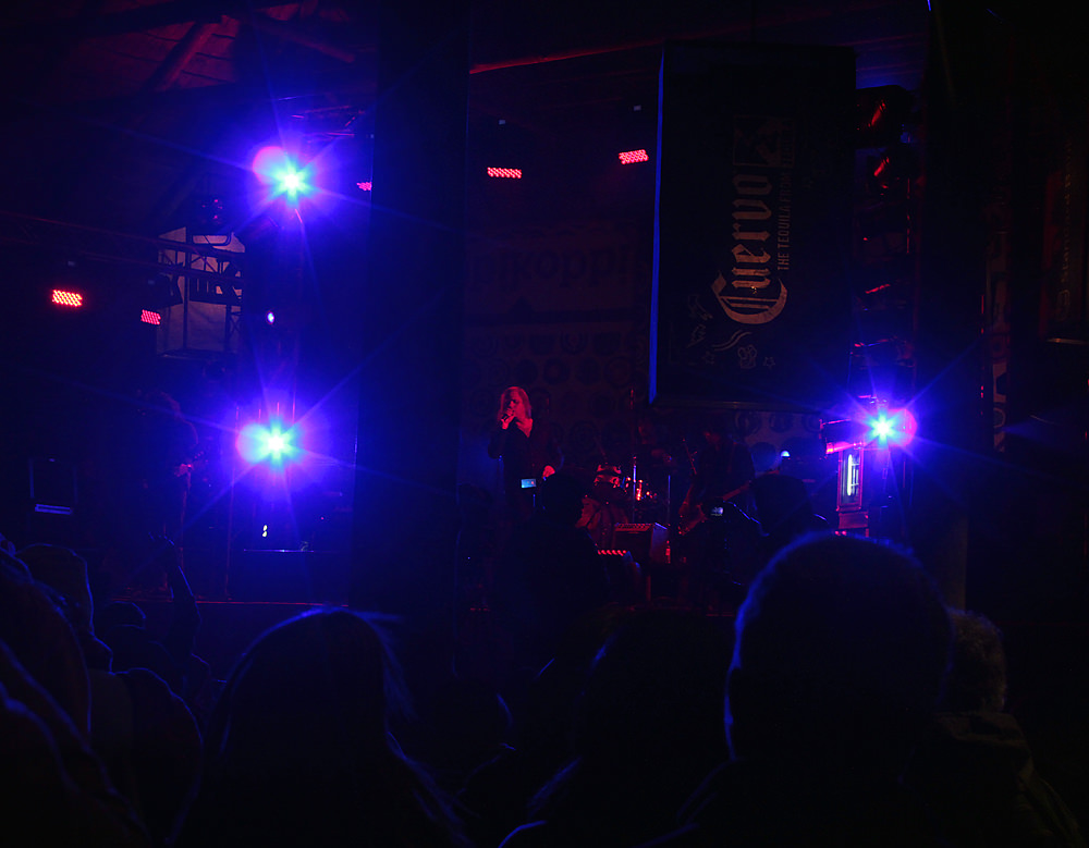 singer blue lights sm