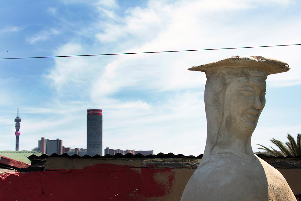 08 towers and winston statue sm