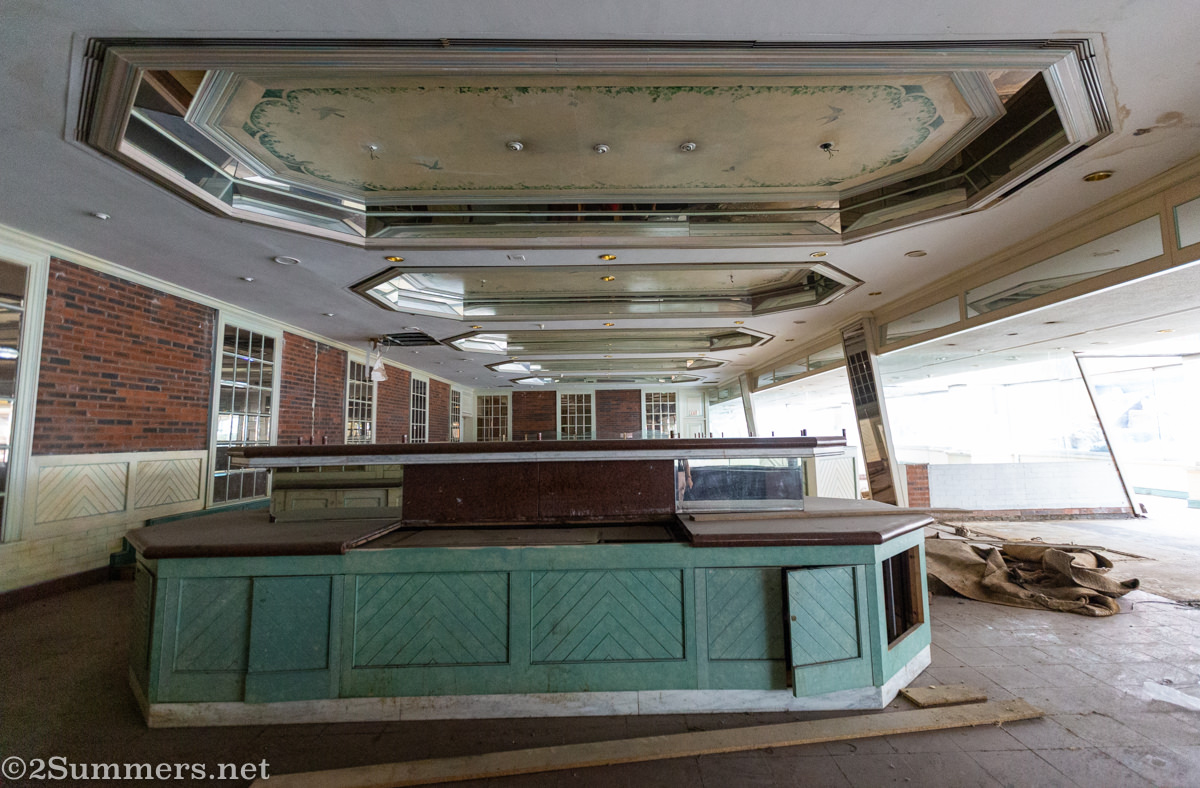Breakfast room in Carlton Hotel