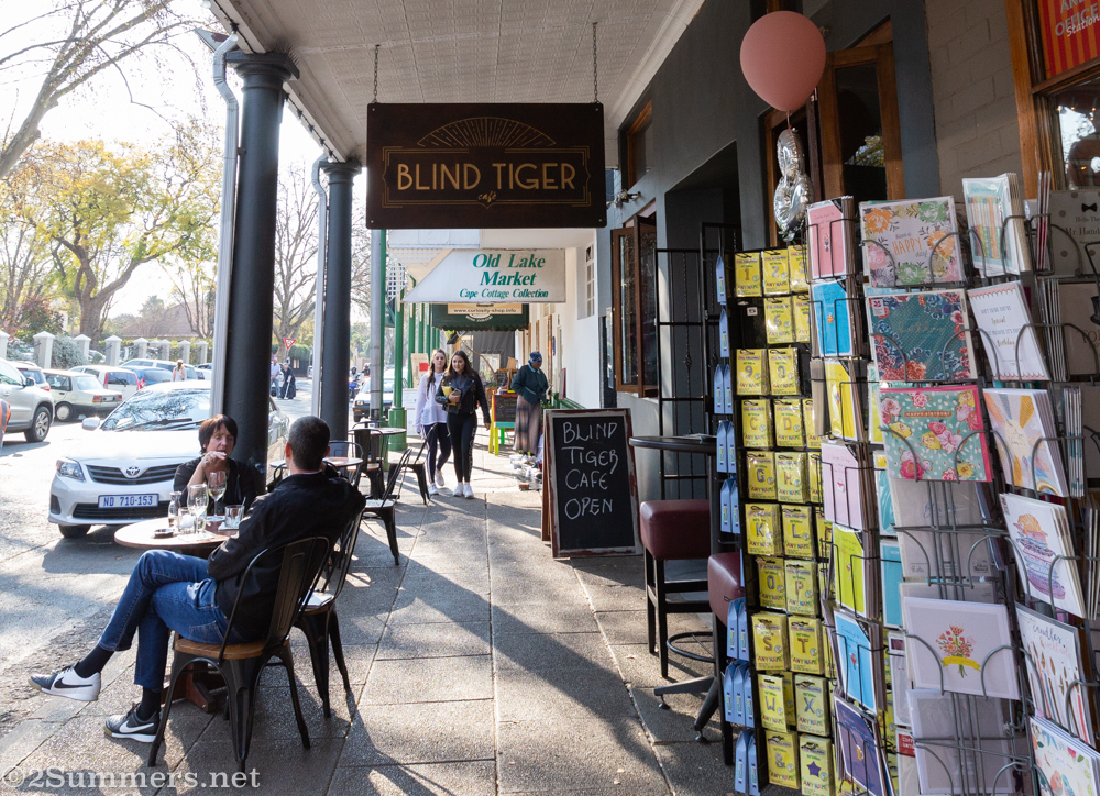 Tyrone Avenue pavement dining
