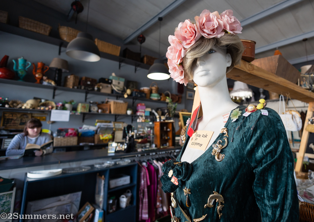 Inside Ietsie Thrift in Linden