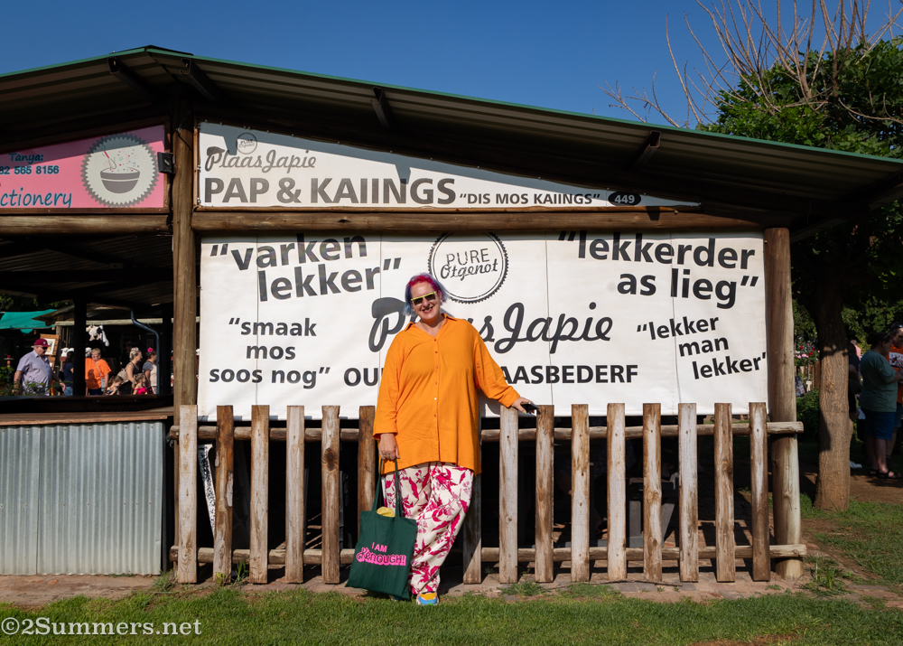 Fiver at the pap and kaiings stall